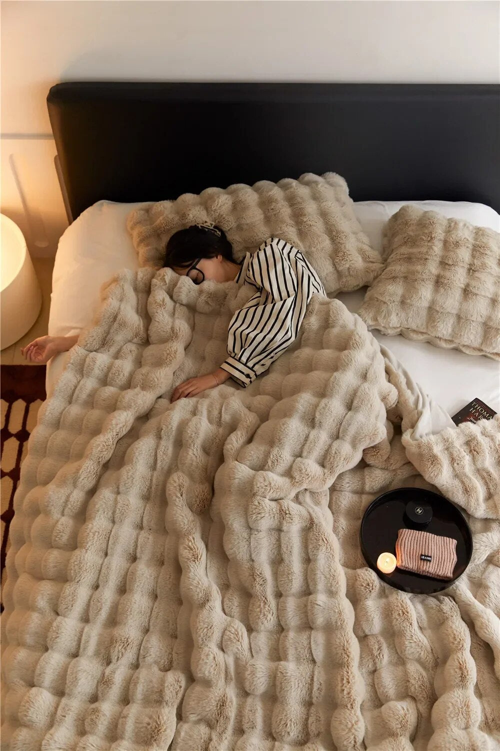 PlushBloom | Kuscheldecke – dauerhafte Wärme für ruhige Nächte