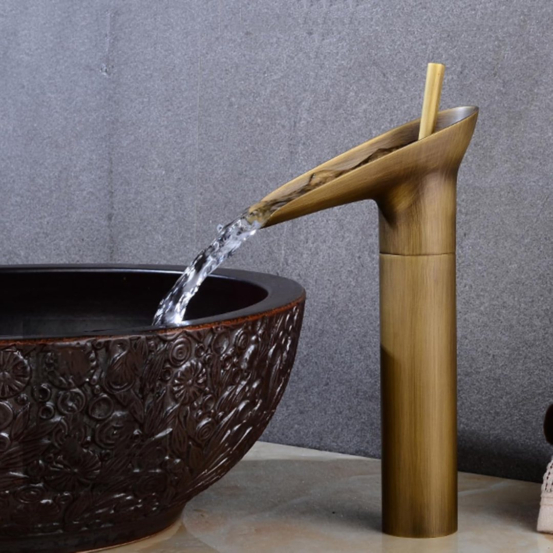 AquaLuxe | Armatur – Sanfter Eleganter Wasserfalleffekt