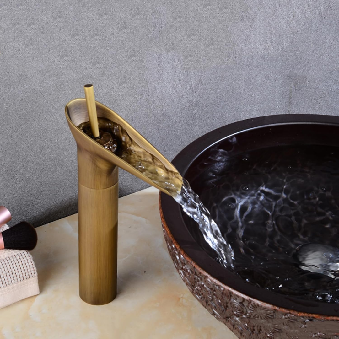 AquaLuxe | Armatur – Sanfter Eleganter Wasserfalleffekt