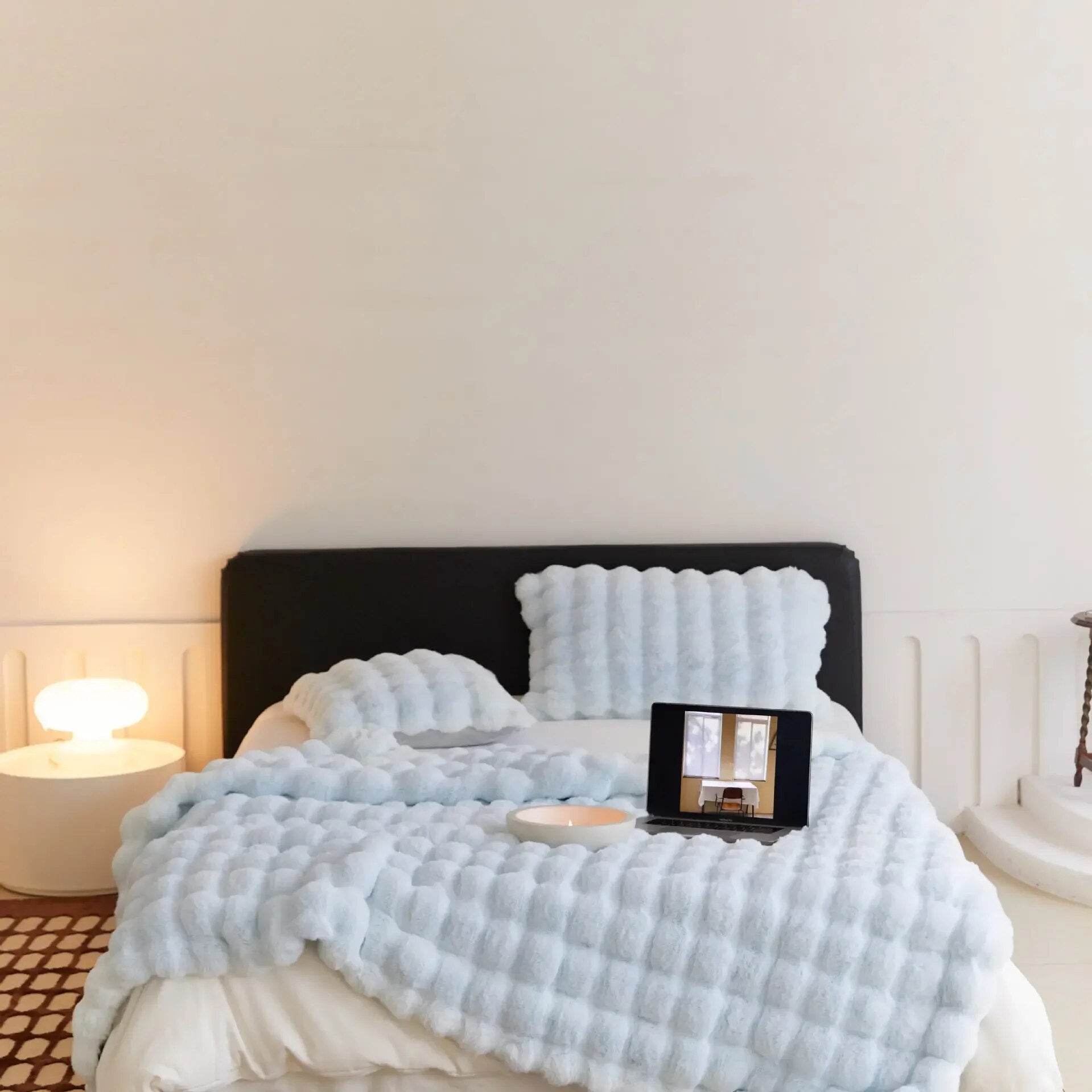 PlushBloom | Kuscheldecke – dauerhafte Wärme für ruhige Nächte