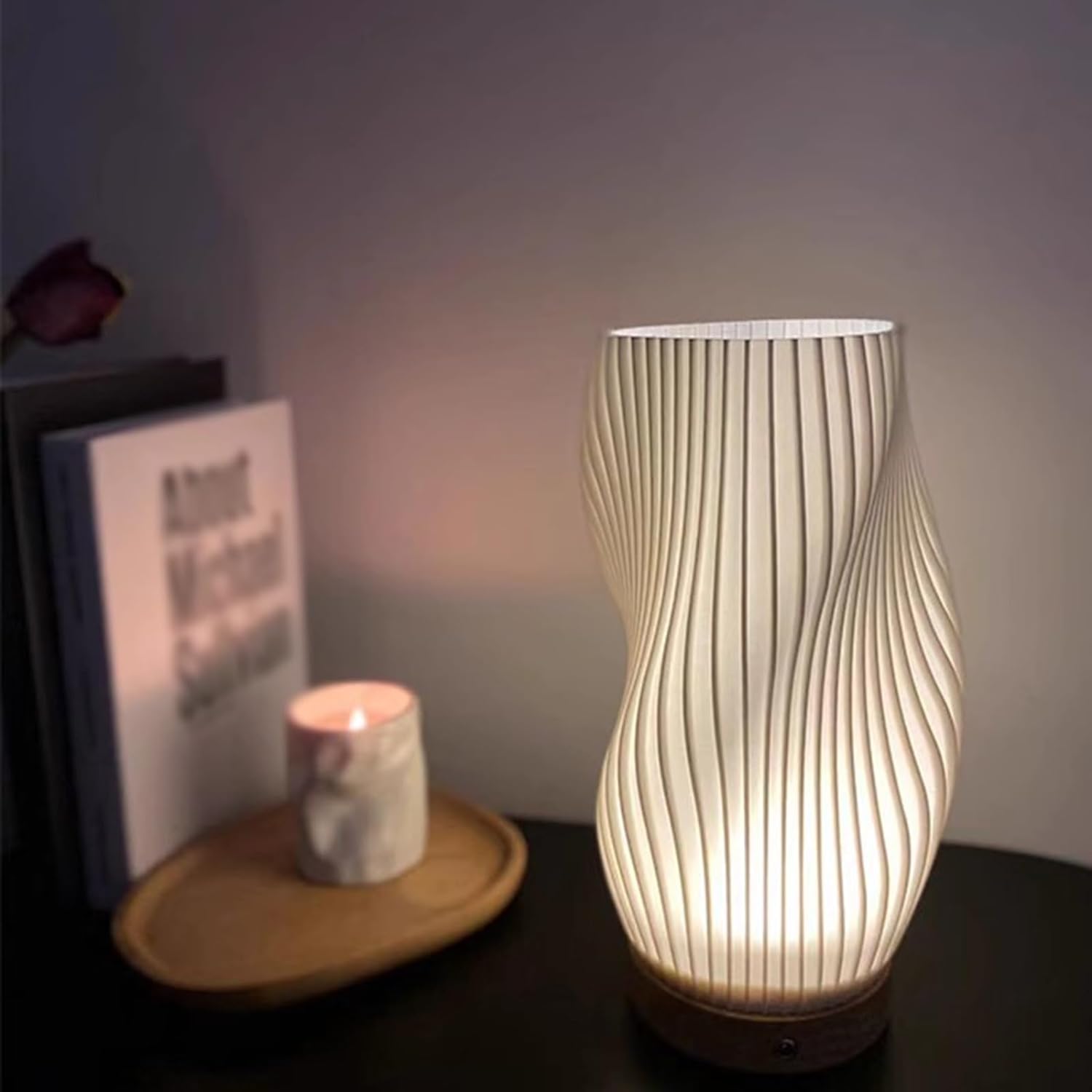 AuraWave | Dimmbarer Tischlampe mit USB und wellenförmigem Design