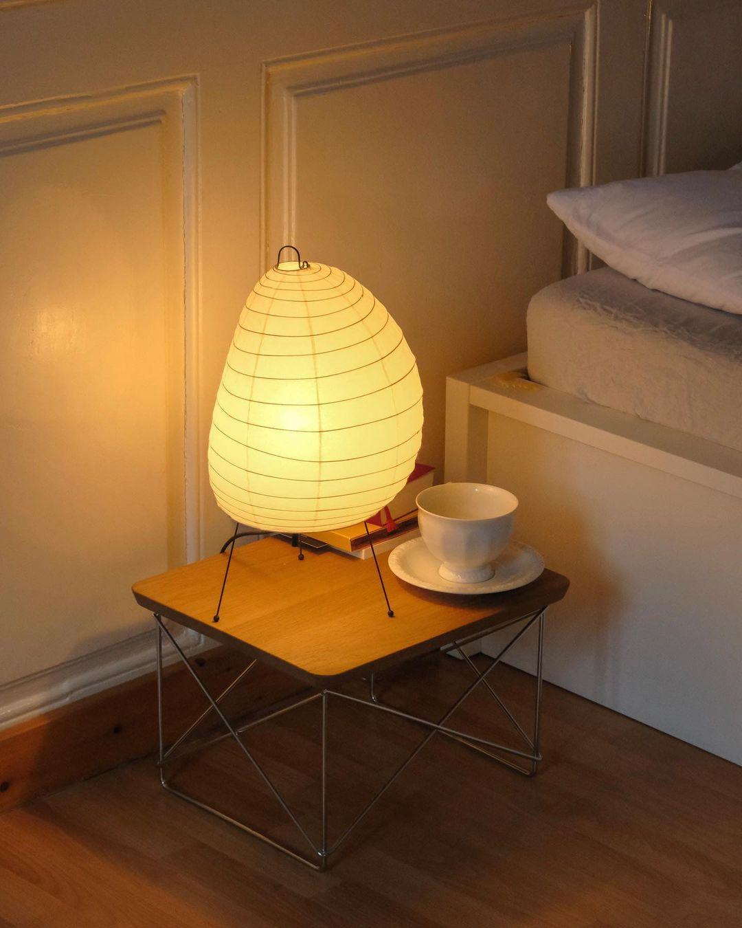 Elegante Tischlampe aus Washi-Papier mit Stahlbasis – Dimmbar, ideal als Nachttischlampe oder Tischleuchte für sanftes Licht 6
