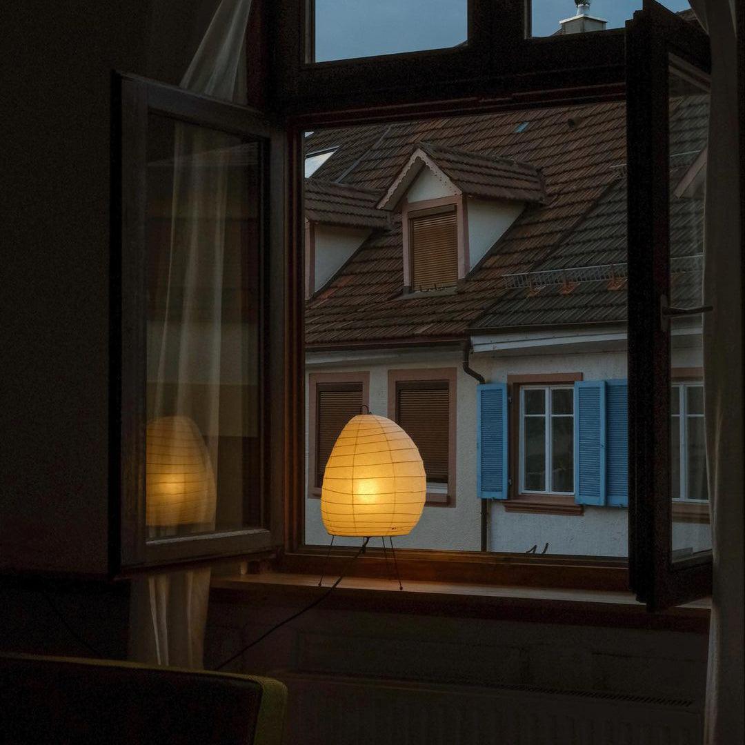 Elegante Tischlampe aus Washi-Papier mit Stahlbasis – Dimmbar, ideal als Nachttischlampe oder Tischleuchte für sanftes Licht 7