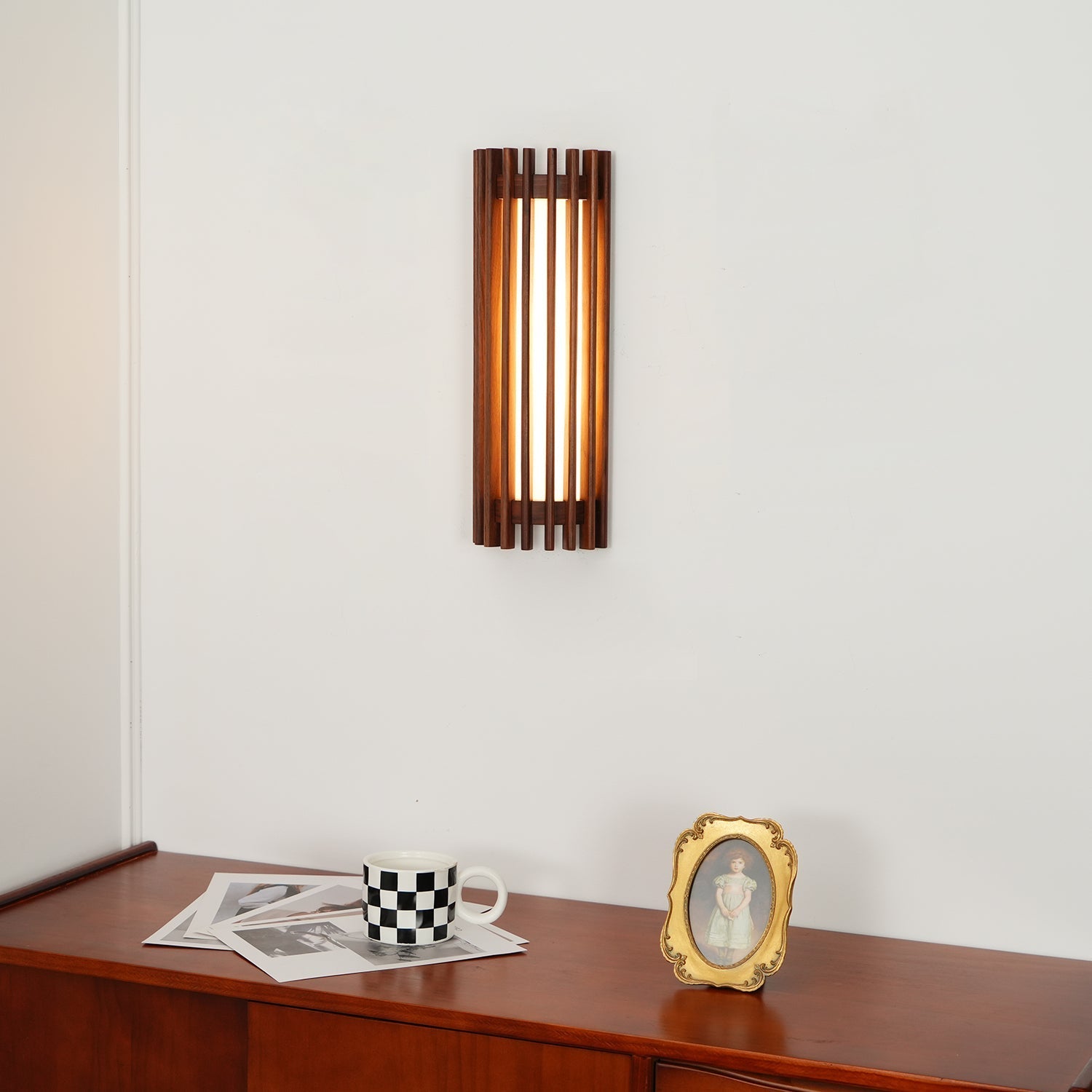 Elegante Wandlampe aus Walnussholz mit Integriertem LED und Warmweißem Licht – Indirekte Wandbeleuchtung für Gemütliche Atmosphäre 6