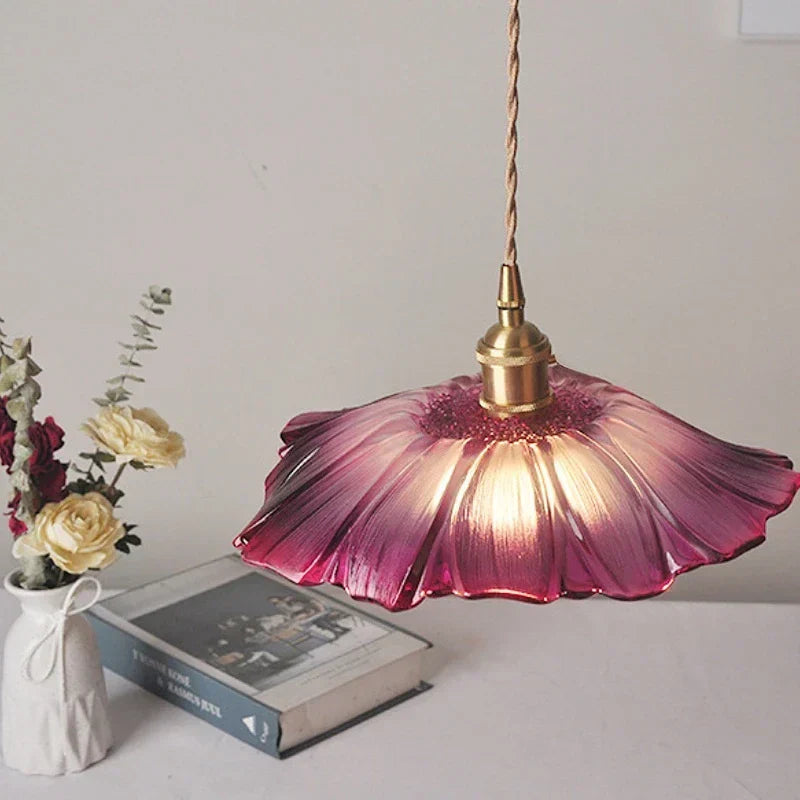 PetalGlow | Deckenlampe – Blumenförmiges Glasdesign mit warmem Umgebungslicht