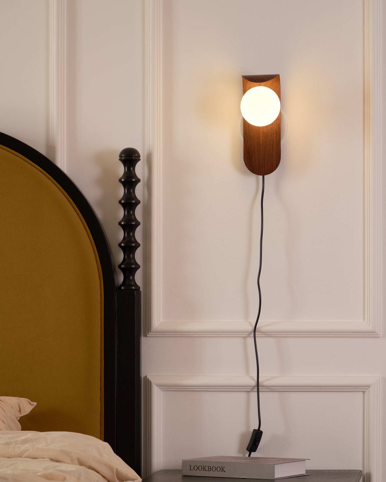Moderne Frosted Acryl Wandlampe mit Holzsockel – Feuchtraum geeignet für Innen- und Außenbereich, sanfte Lichtdiffusion 8