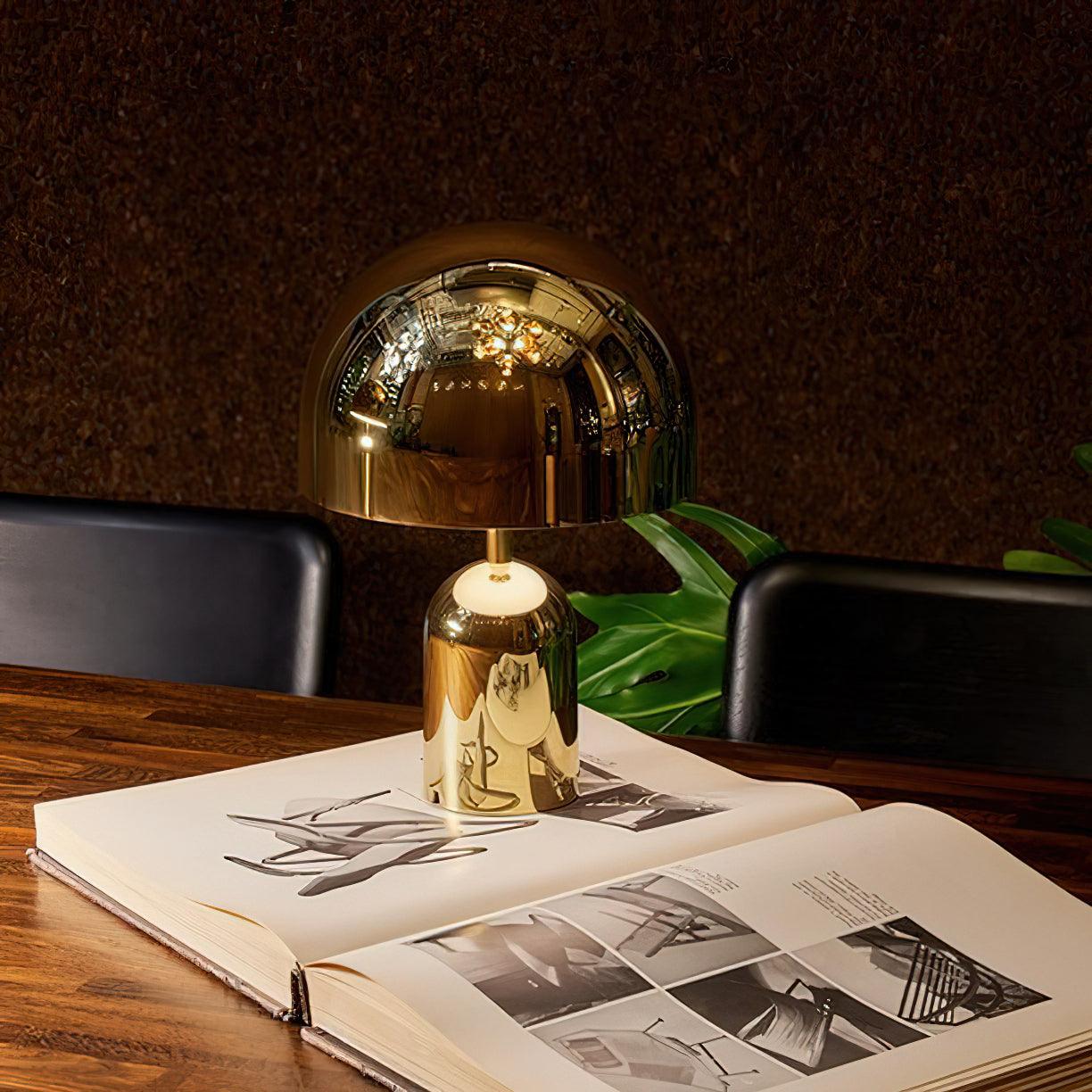 Moderne LED Tischlampe mit USB-Anschluss – Tragbare Tischleuchte in Gold, Drei-Farben-Wechsellicht, Elegantes Design 2