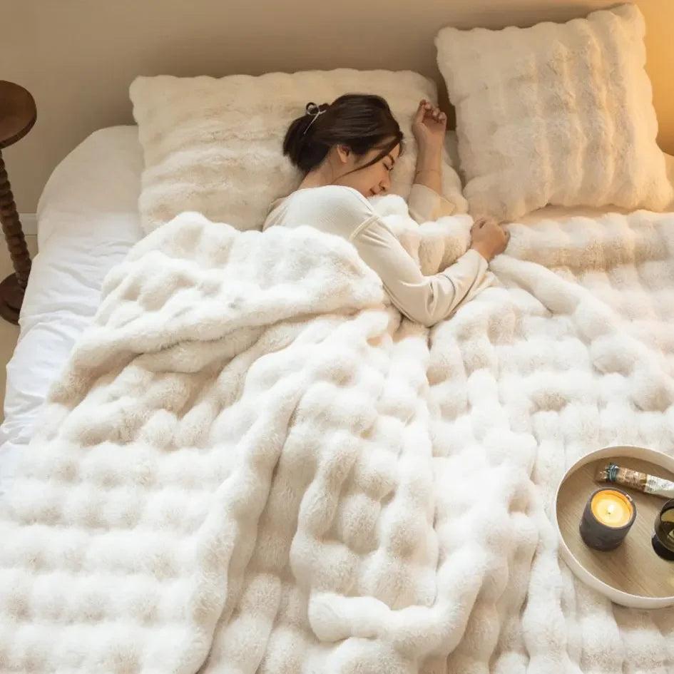 PlushBloom | Kuscheldecke – dauerhafte Wärme für ruhige Nächte