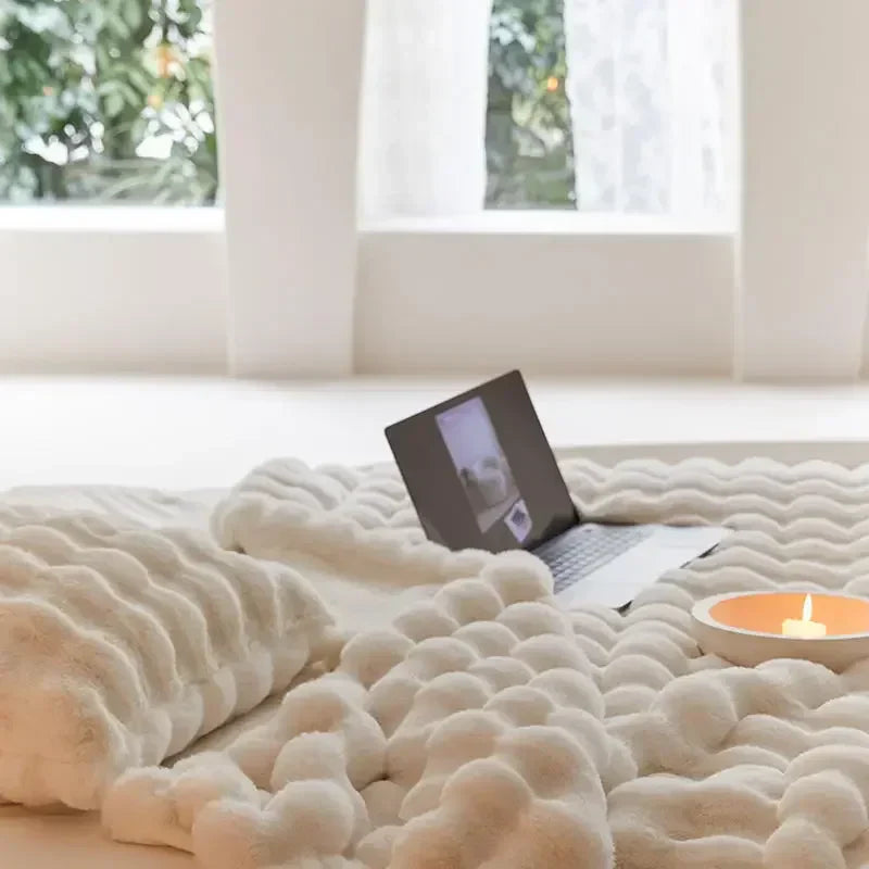 PlushBloom | Kuscheldecke – dauerhafte Wärme für ruhige Nächte