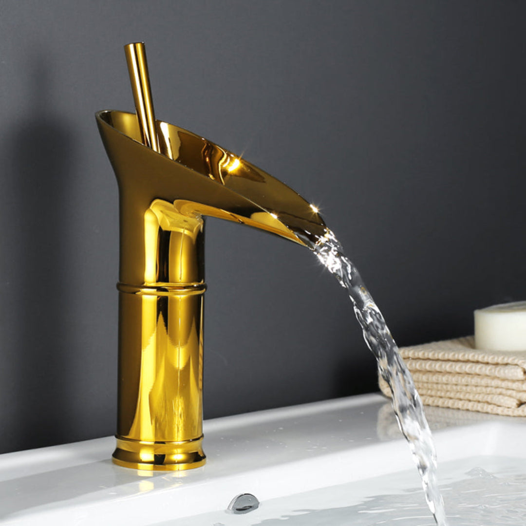 AquaLuxe | Armatur – Sanfter Eleganter Wasserfalleffekt