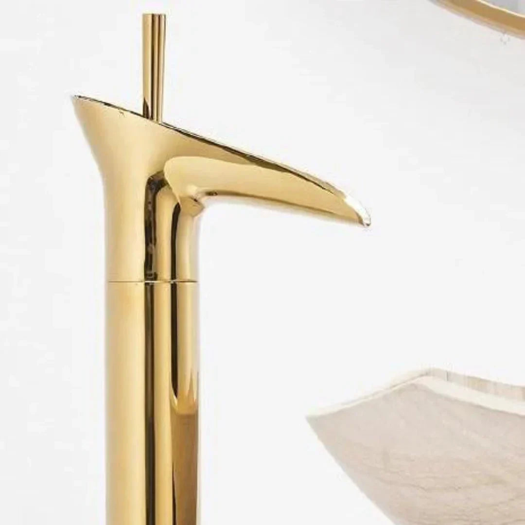 AquaLuxe | Armatur – Sanfter Eleganter Wasserfalleffekt