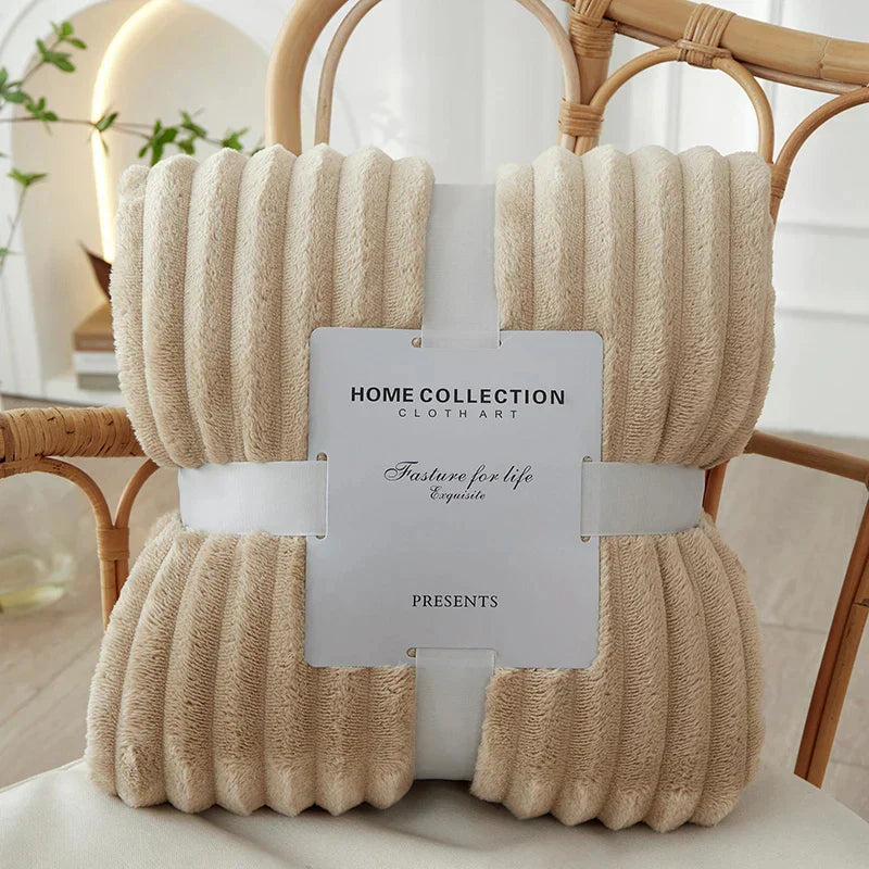GentleCozy | Fleece-Decke – stilvolle Streifen für modernes Wohnen
