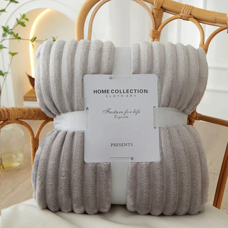GentleCozy | Fleece-Decke – stilvolle Streifen für modernes Wohnen