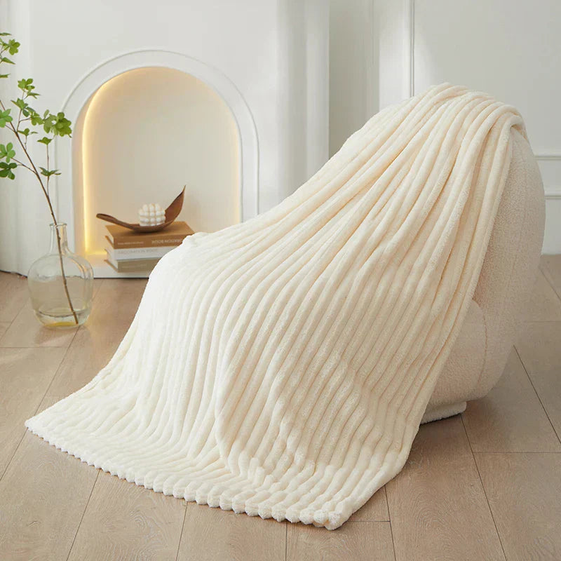 GentleCozy | Fleece-Decke – stilvolle Streifen für modernes Wohnen
