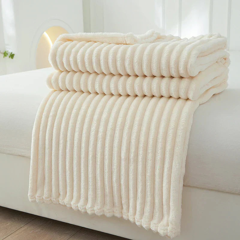 GentleCozy | Fleece-Decke – stilvolle Streifen für modernes Wohnen