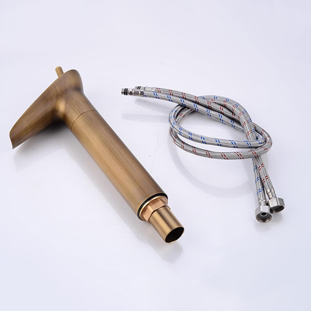 AquaLuxe | Armatur – Sanfter Eleganter Wasserfalleffekt