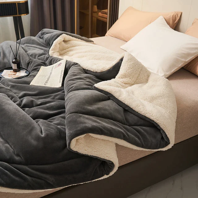 PlushAura | Decke – Elegante Wärmedecke für ein gemütliches Ambiente
