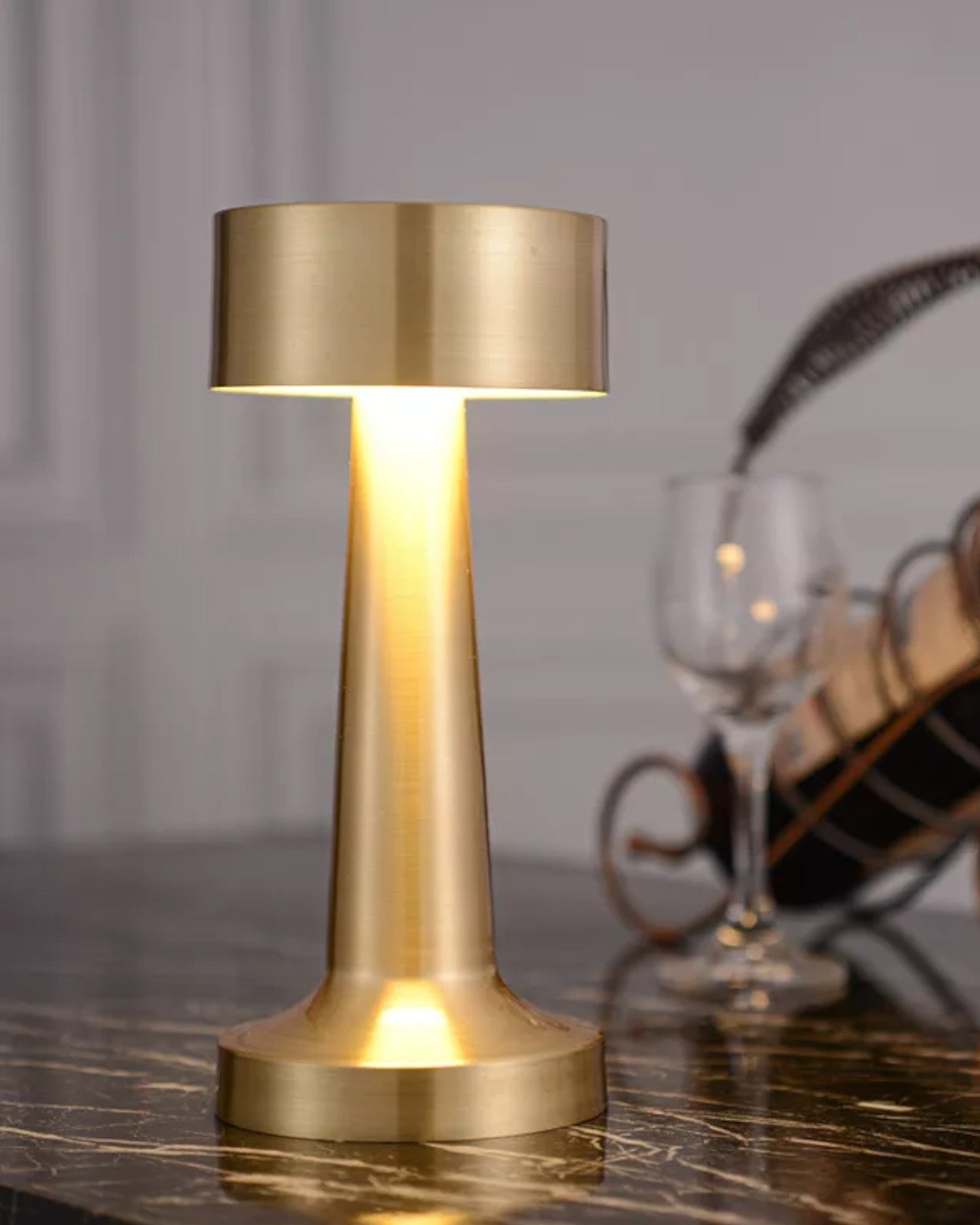 Elegante LED Tischlampe Dimmbar mit Touch-Funktion – Wiederaufladbare Tischleuchte in Gold, Modernes Design für Stilvolles Ambiente 1