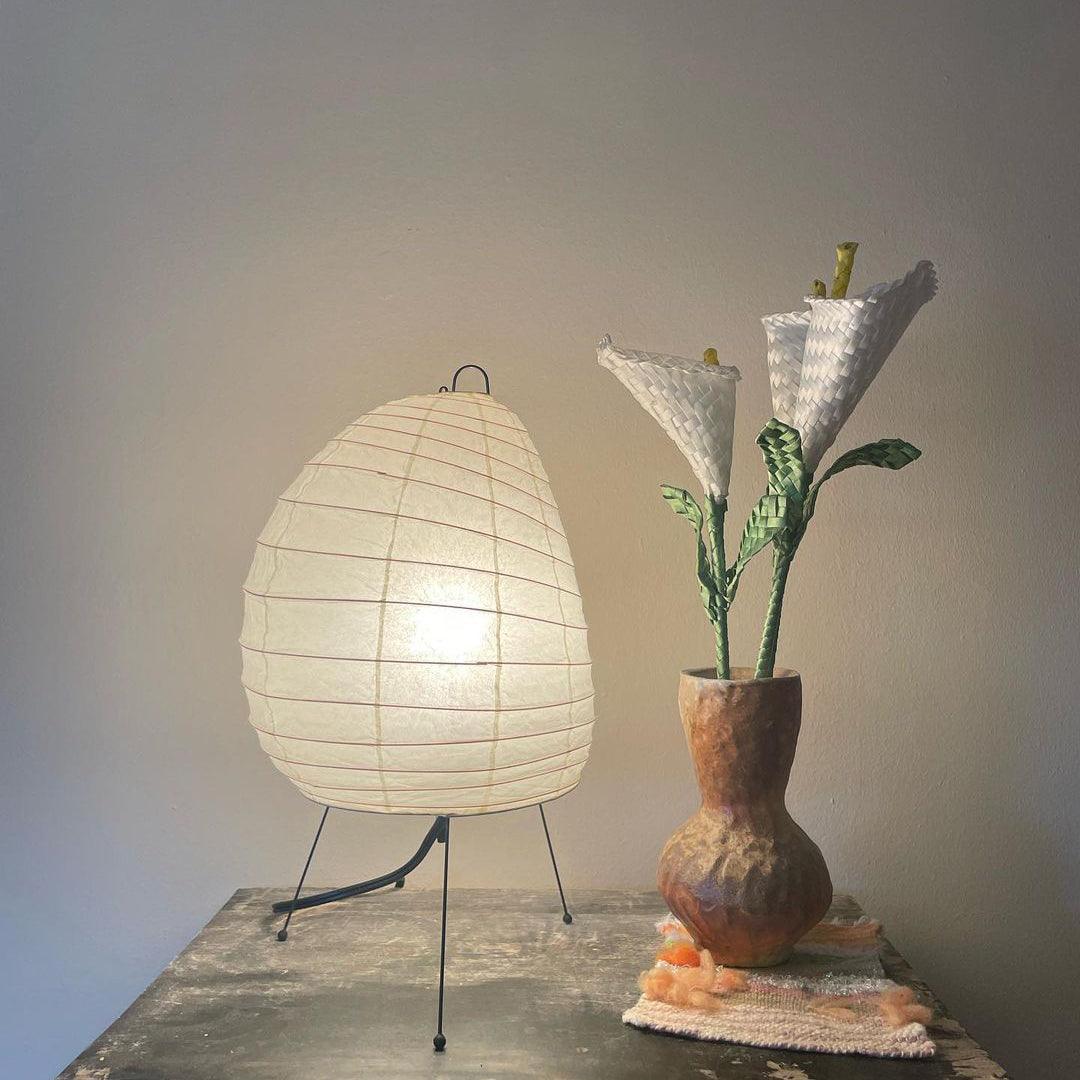 Elegante Tischlampe aus Washi-Papier mit Stahlbasis – Dimmbar, ideal als Nachttischlampe oder Tischleuchte für sanftes Licht 0