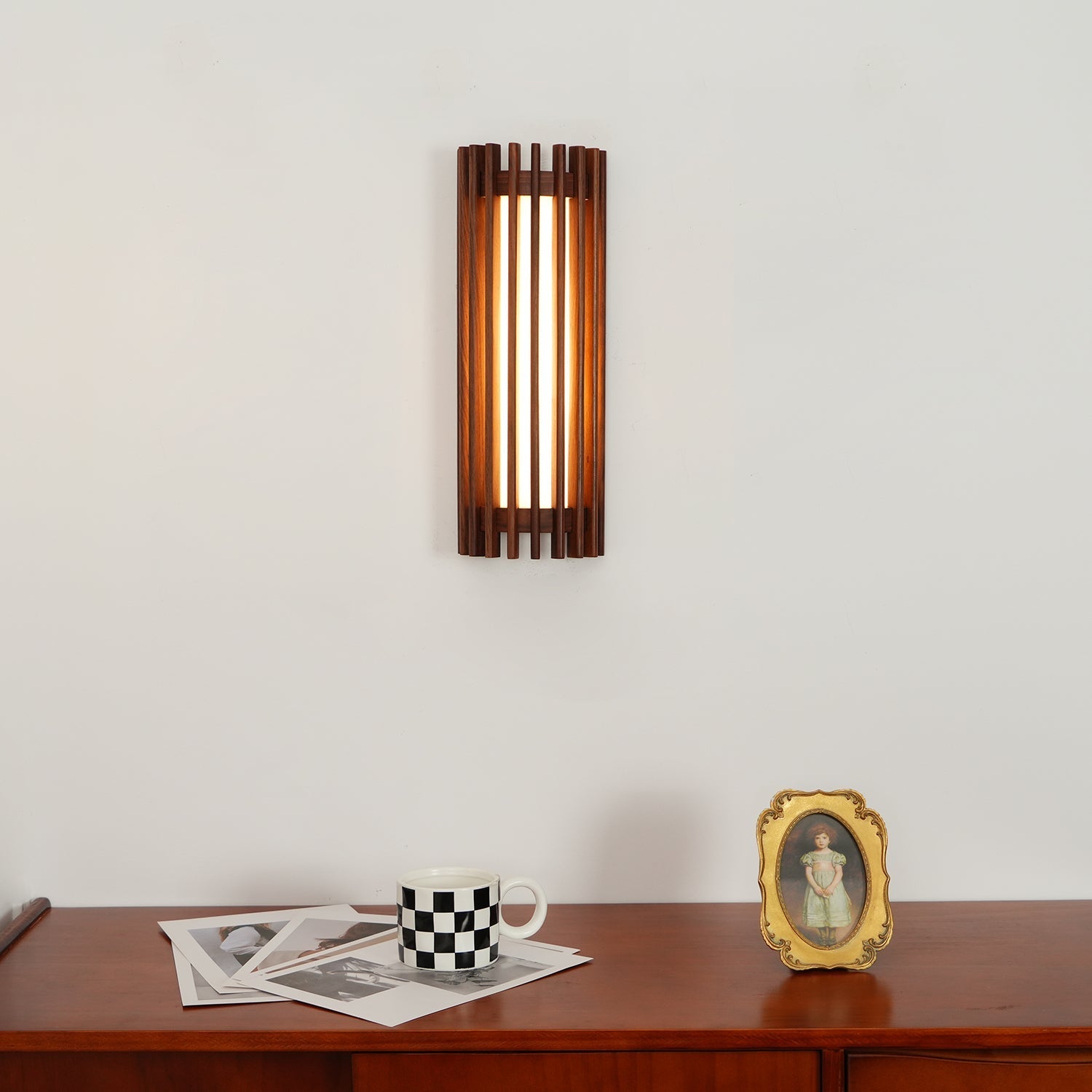 Elegante Wandlampe aus Walnussholz mit Integriertem LED und Warmweißem Licht – Indirekte Wandbeleuchtung für Gemütliche Atmosphäre 8