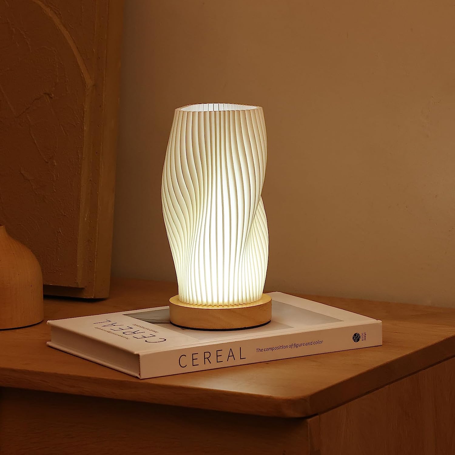 Wellenförmige LED Tischlampe mit Dimmbarer Lichttemperatur – Elegante USB Nachttischlampe für Modernes Wohnen 1
