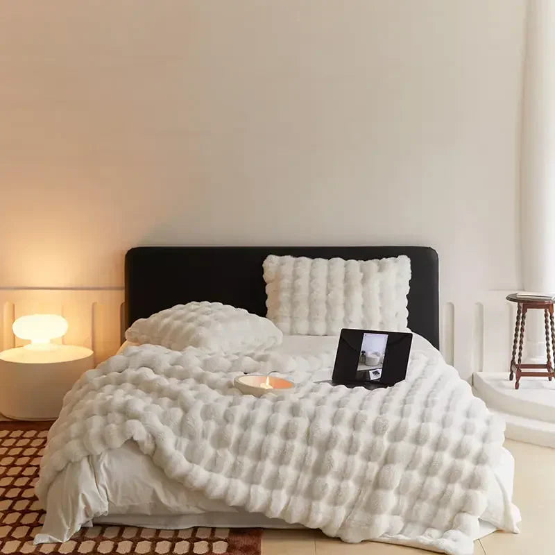 PlushBloom | Kuscheldecke – dauerhafte Wärme für ruhige Nächte