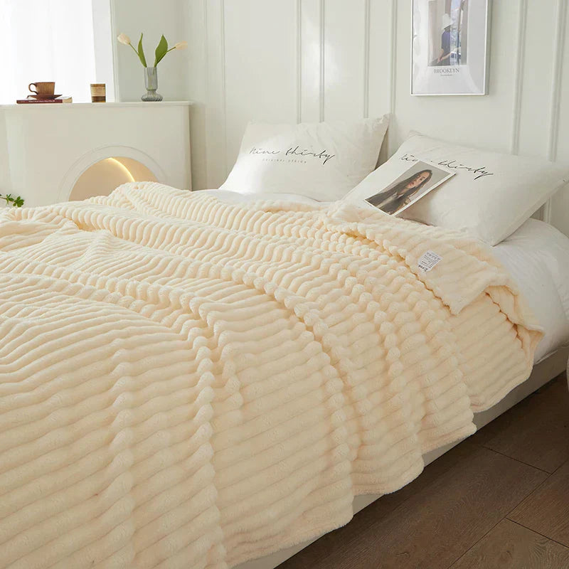 GentleCozy | Fleece-Decke – stilvolle Streifen für modernes Wohnen