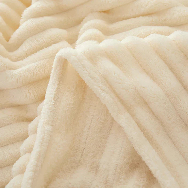 GentleCozy | Fleece-Decke – stilvolle Streifen für modernes Wohnen